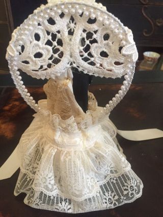 Vintage 1970s wedding cake topper in porcelain and lace 4