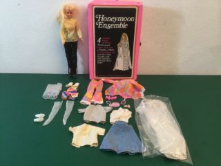 Vtg Barbie Clone Maddie Mod Case Doll & 4 Outfits Wedding Dress Hippie Pant Suit