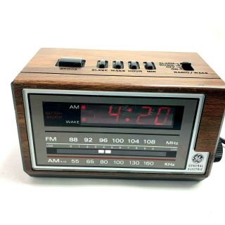 Vintage Ge Faux Wood Grain Alarm Clock Radio 7 - 4601a Am/fm