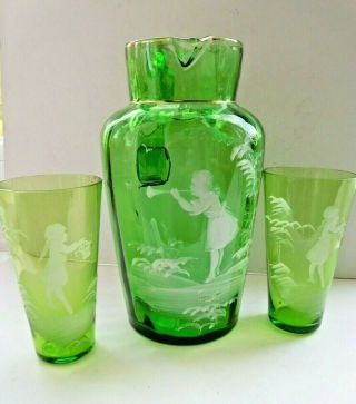 Antique Mary Gregory Green Glass Jug With 2 Glasses White Children & Trumpets