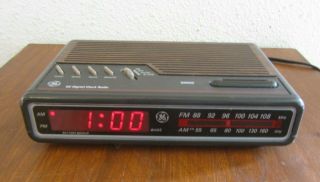 Vintage Ge General Electric Alarm Clock Radio 7 - 4612b Am/fm Digital Led Snooze