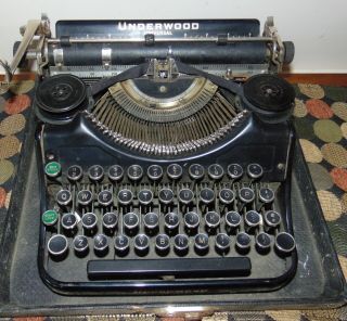 Vintage 1934 Underwood Universal Typewriter Needs Refurb Has Case