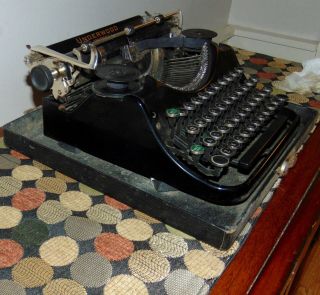 Vintage 1934 UNDERWOOD UNIVERSAL Typewriter NEEDS REFURB Has Case 4