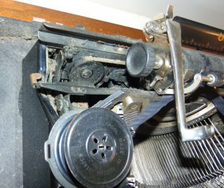 Vintage 1934 UNDERWOOD UNIVERSAL Typewriter NEEDS REFURB Has Case 6