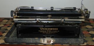 Vintage 1934 UNDERWOOD UNIVERSAL Typewriter NEEDS REFURB Has Case 8