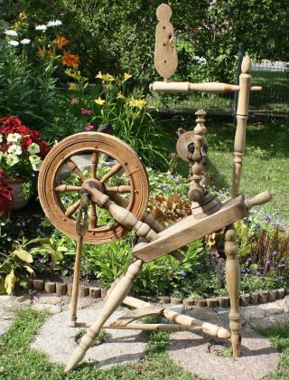 Antique Primitive Wooden Spinning Wheel,  19th Cent.  Supercondition,  Oak