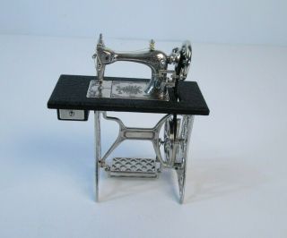Vintage Sliver Black Sewing Machine Dollhouse 1:12 Scale Miniature
