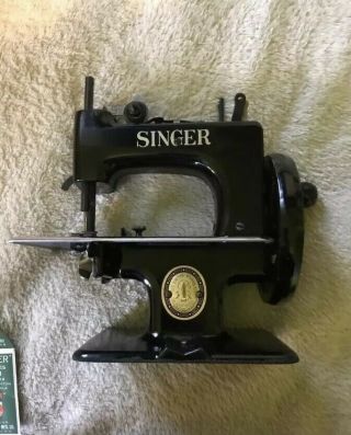 Antique Singer Toy Sewing Machine  Model 20 2