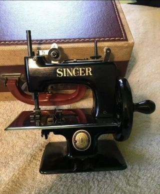 Antique Singer Toy Sewing Machine  Model 20 5