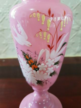 GORGEOUS PINK MILK GLASS HANDPAINTED WHITE DOVE & FLORAL VICTORIAN VASE 3