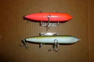 COUPLE OF LARGE UNKNOWN TOP WATER FISHING NOSE TIE FISH LURES IN PINK AND FROG 4
