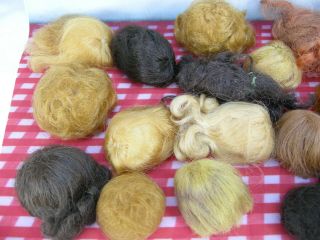 28 VINTAGE BARBIE DOLL SIZE WIGS - MOSTLY MATTEL BRAND - DOLL - ALL CONDITIONS 2