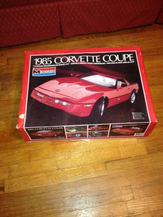 Vintage Monogram Corvette Coupe 1/8 Scale Model Kit 1985