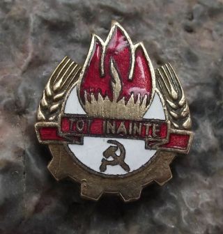 Tot Inainte Forward Slogan Romanian Young Pioneer Movement Scouts Pin Badge