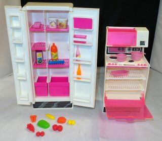 Vintage 1978 Barbie Dream House Refrigerator,  Stove & Accessories - Kitchen