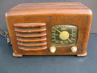 Antique Vintage Art Deco Zenith Wood Tube Type Radio Model 6d525