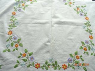Vintage Tablecloth Hand Embroidered Circle Of Small Flowers - Leaf On Corners
