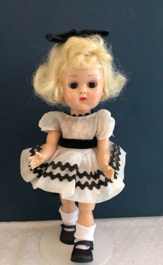 Vintage Vogue Bkw Ginny Doll In Her White Tagged Dress