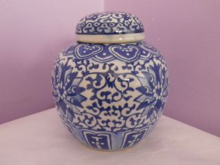 FAB CHINESE BLUE & WHITE FLOWERS & LEAVES DESIGN GINGER JAR/POT 12.  5 cms tall 2
