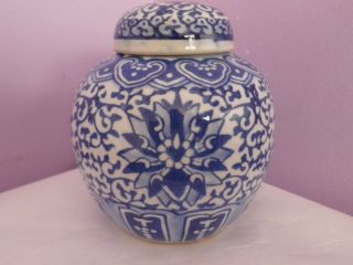 FAB CHINESE BLUE & WHITE FLOWERS & LEAVES DESIGN GINGER JAR/POT 12.  5 cms tall 3