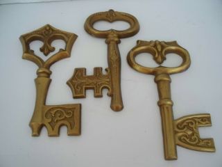 3 Antique Gold Scrolled Metal Key Wall Decor Hanging Vintage Inspired Old Key