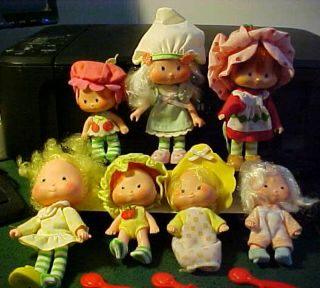 Seven Vintage Strawberry Shortcake Dolls With 3 Combs Great Collectables
