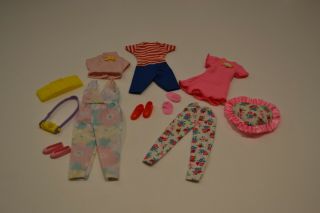 Barbie - Skipper Doll Outfits - 3 Outfits With Accessories