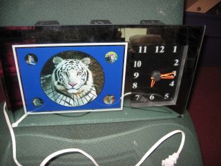 Electric Tiger Clock That You Can Mount To The Wall - Or It Takes Batteries