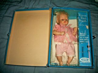 VINTAGE 1958 TEENY TINY TEARS DOLL in BLUE CARRYING CASE 3