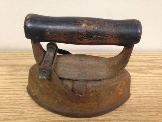 Vintage Antique Primitive Sad Iron w/ Wooden Handle 3