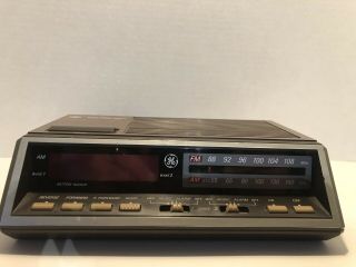 Vintage General Electric 7 - 4616b Dual Alarm Am/fm Clock Radio Woodgrain