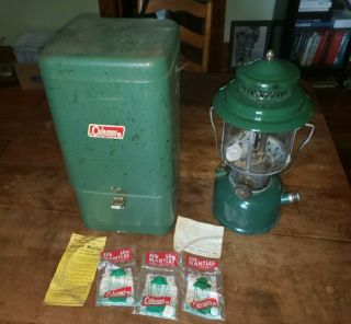 Coleman Model 220e Double Mantle Lantern Made March 1959 With Metal Carry Case