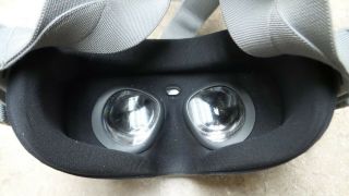 Oculus Go Standalone VR 32 GB Virtual Reality Headset W/ Box - F307 3