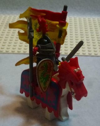 Vintage Lego Classic Dragon Knight Minifig Horse Accessories Flags Shield 1990 