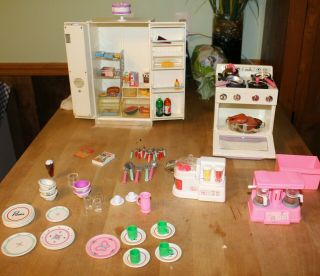 Barbie? Vintage Hard To Find Doll House Kitchen Set Stove Frig All 1998