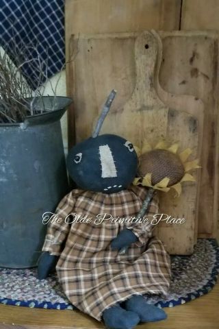 Primitive Pumpkin Doll With Her Sunflower - Fall/autumn - Hancrafted - Country