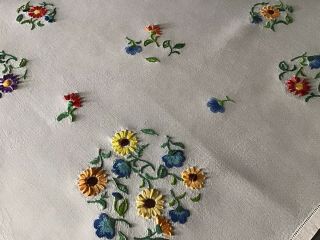 GORGEOUS VINTAGE IRISH LINEN HAND EMBROIDERED TABLECLOTH PRETTY FLORAL DISPLAY 6
