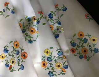 GORGEOUS VINTAGE IRISH LINEN HAND EMBROIDERED TABLECLOTH PRETTY FLORAL DISPLAY 7