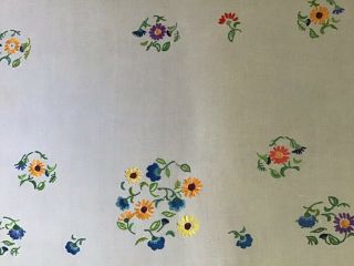 GORGEOUS VINTAGE IRISH LINEN HAND EMBROIDERED TABLECLOTH PRETTY FLORAL DISPLAY 8