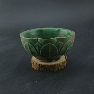 Chinese Old Green Glaze Carved Flower Lotus Petal Pattern Porcelain Bowl