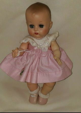 Vintage Vogue Painted Head Ginnette Doll All Orig.  Minty $33.  99