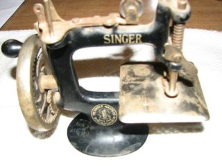Singer Sewhandy Model 20 Cast Iron Mini Sewing Machine Child Salesman Sample