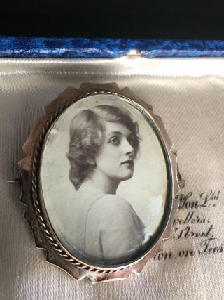Antique Victorian / Edwardian 9ct.  375 Gold Photo Locket Brooch Pin