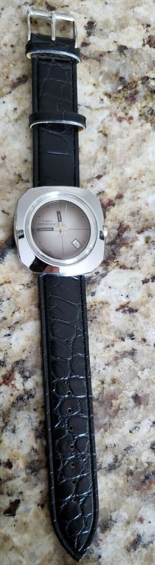 Vintage Men ' s 1975 Timex Crosshair Cushion Case Watch Runs Perfectly 3