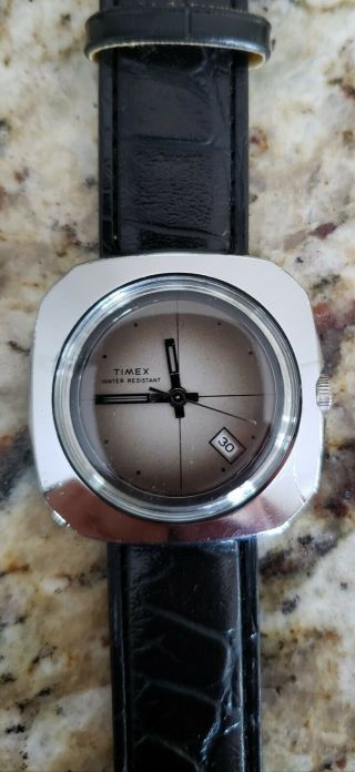 Vintage Men ' s 1975 Timex Crosshair Cushion Case Watch Runs Perfectly 4