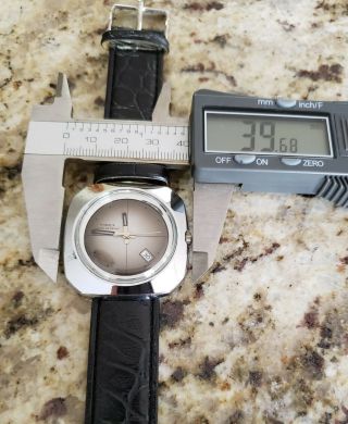 Vintage Men ' s 1975 Timex Crosshair Cushion Case Watch Runs Perfectly 5