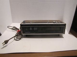 Vintage Soundesign Flip Clock Alarm Radio Am Fm Model 3483