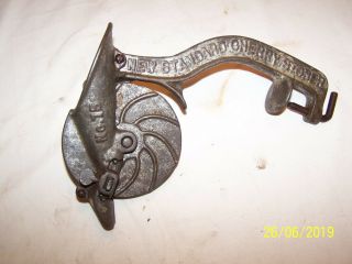 Antique 1900 ' s Cast Iron Metal Hand Crank Standard CHERRY STONER Pitter NO.  75 2
