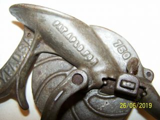 Antique 1900 ' s Cast Iron Metal Hand Crank Standard CHERRY STONER Pitter NO.  75 6