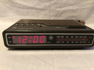 Vintage Ge General Electric Digital Alarm Clock Radio 7 - 4612a - Woodgrain
